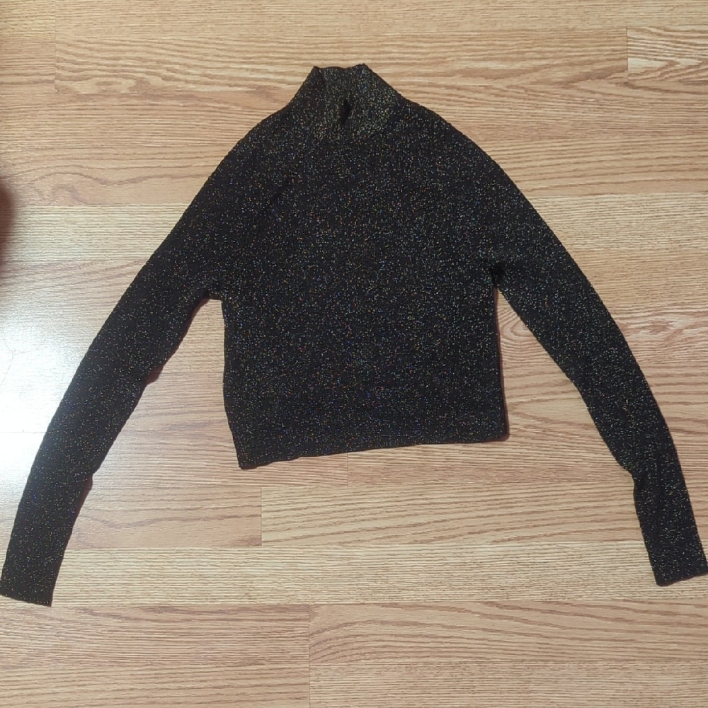 Lululemon Athletica Cropped Black/Gold Long Sleeve Shirt
